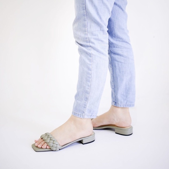 Mary Low Heels - Picture 3 of 4